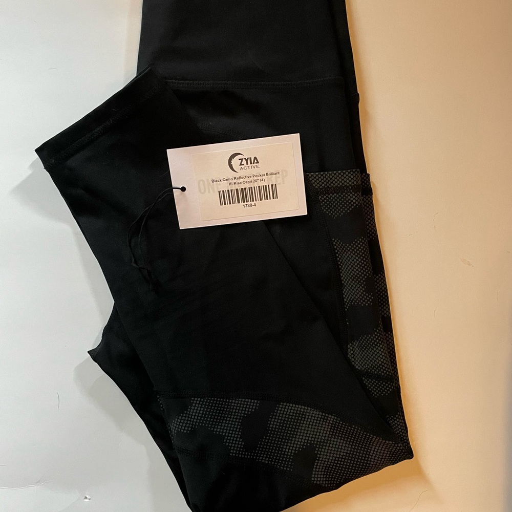 BNWT Black Camo Reflective pocket Brilliant capri